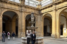 W budynku rektoratu Uniwersytetu w Sewilli