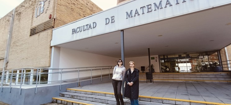 Przed Wydziałem Matematyki 