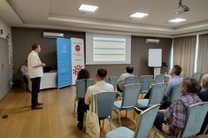 Dr hab. Leszek Olszowy podczas wystąpienia